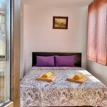 Bright For 4 In Apartment *